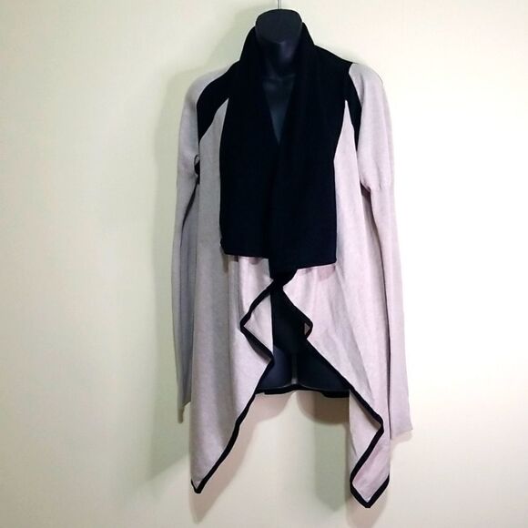 Cyrus Tan& Black Cardigan Sweater size Large - Picture 3 of 8